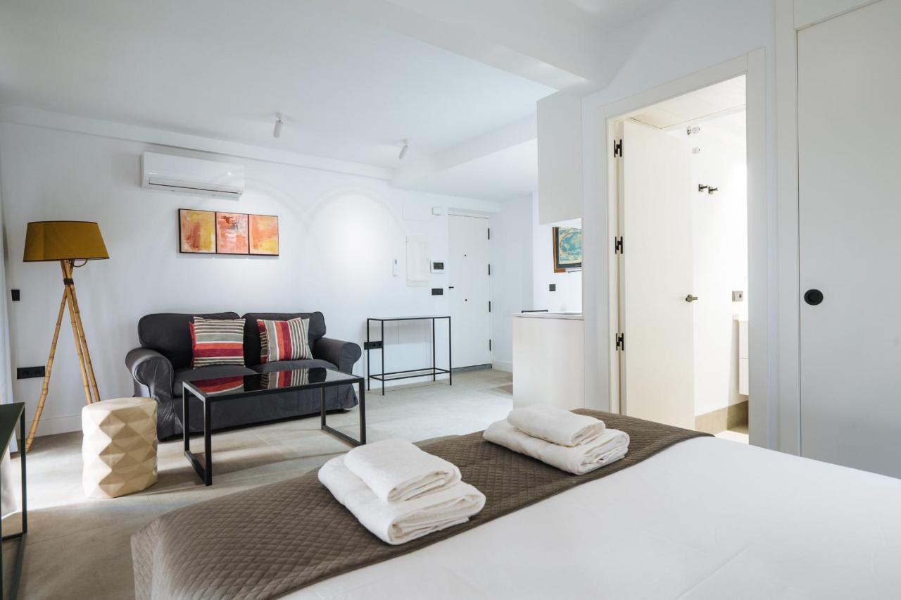 Apartamentos Montevideo 6 Sevilla Exteriör bild